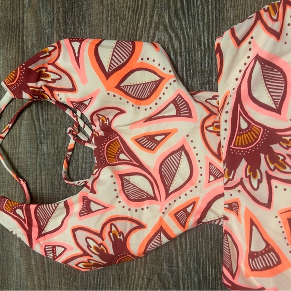 Aerie M NWOT (plastic liner still on-never even tried on) beautiful 1 piece - Picture 13 of 14